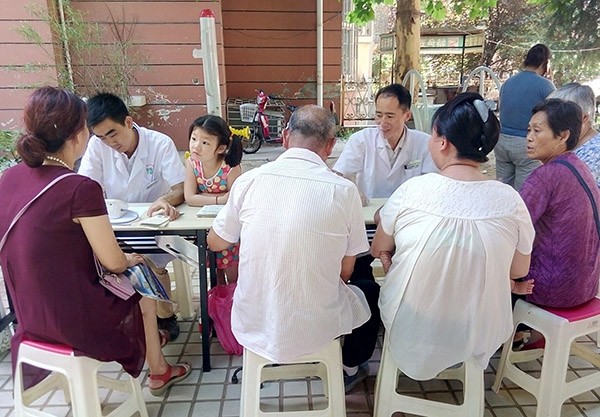 郑州中医骨伤病医院在百度花园开展义诊活动