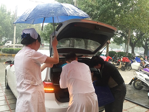 美不是下雨天,而是和你一起撑过的伞