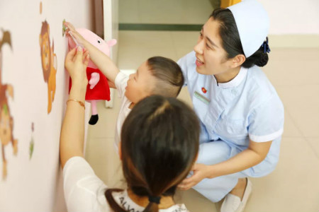 优质护理服务明星护士 · 杨金凤——用心呵护生命