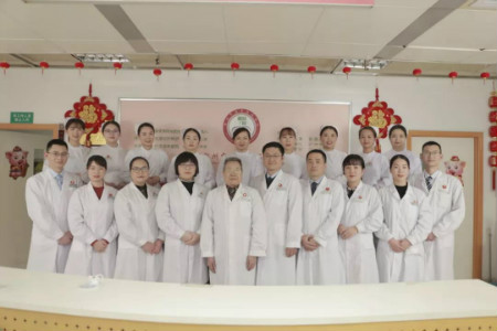 《名医访谈》宫顺国：股骨头坏死患者以30到50岁的青壮年居多，大量饮酒为诱因之一