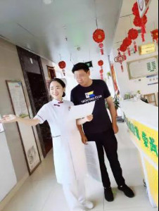 优质护理服务明星护士 · 张晓娜——全心全意，热情服务！