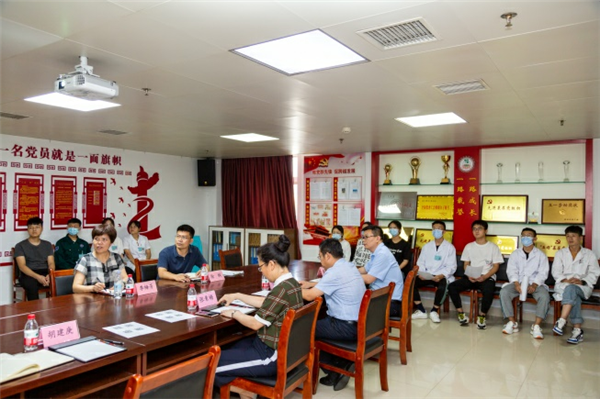 心系实习学子，慰问传递真情——河南推拿职业学院老师走访慰问实习生！