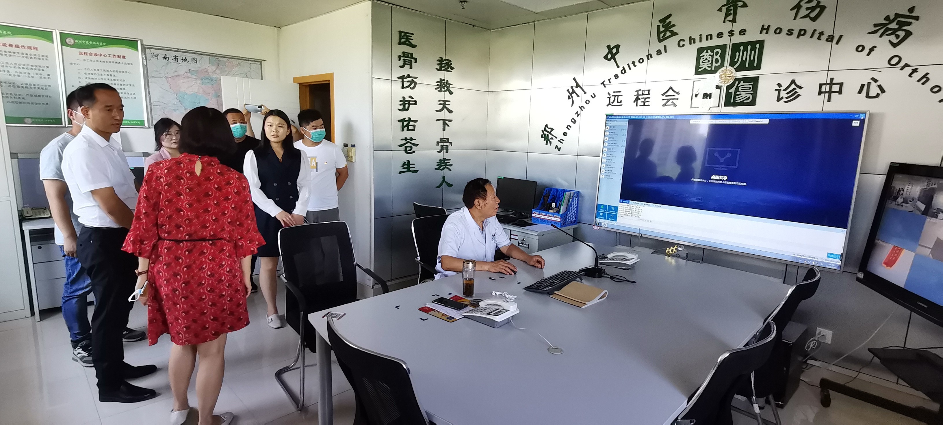 参观远程会诊中心
